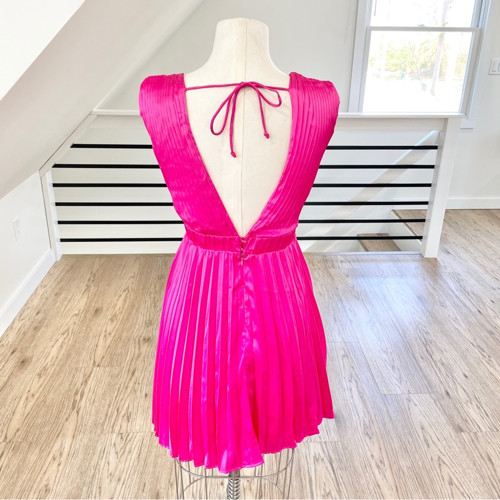 NWT M Jessica Simpson, hot pink low, cut, pleated mini dress - Picture 5 of 9